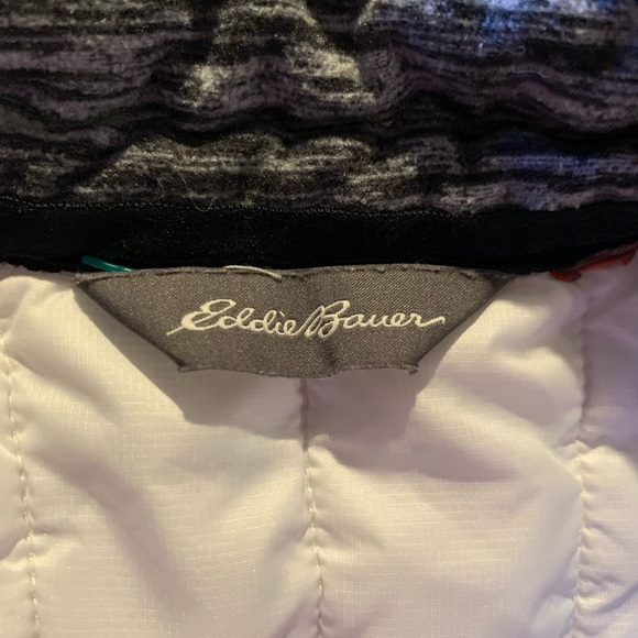Eddie Bauer Women's Quilted Vest in White and Gray - Picture 7 of 7